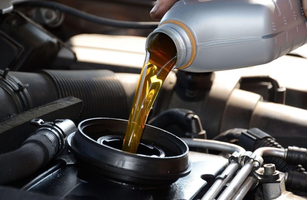 Bảo dưỡng ô tô ở bước thay nhớt tại Auto Care Saigon 